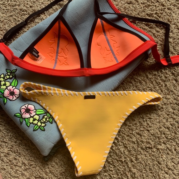 Triangl Bikini - Picture 2 of 10